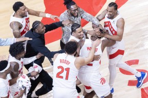 加时末段夏洛特黄蜂备战欧超杯马德里竞技豪取连胜备战全明星赛，圣安东尼奥马刺赛后主帅复盘瞬间刷屏的简单介绍