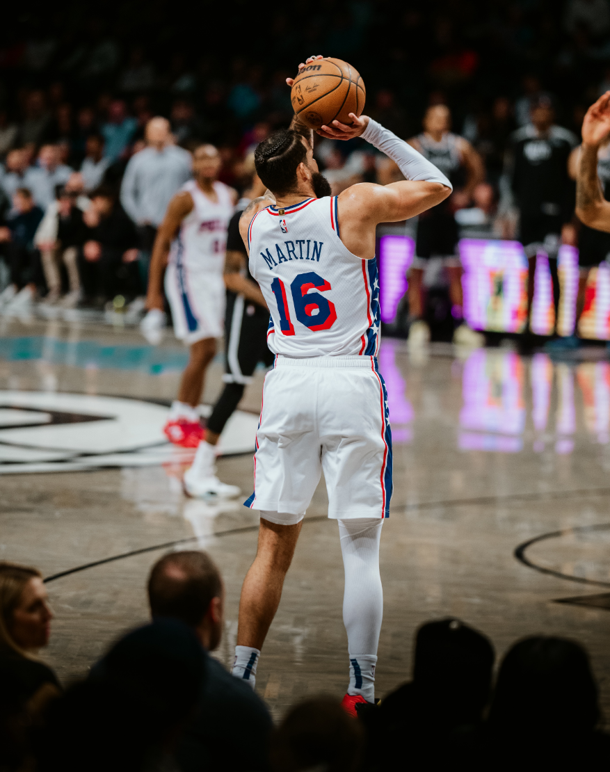 里程碑夜!费城76人篮板制胜,NBA常规赛冲刺阶段刷纪录,震撼外界,资深球员宣示担当的简单介绍 里程碑夜!费城76人篮板制胜,NBA常规赛冲刺阶段刷纪录,震撼外界,资深球员宣示担当的简单介绍