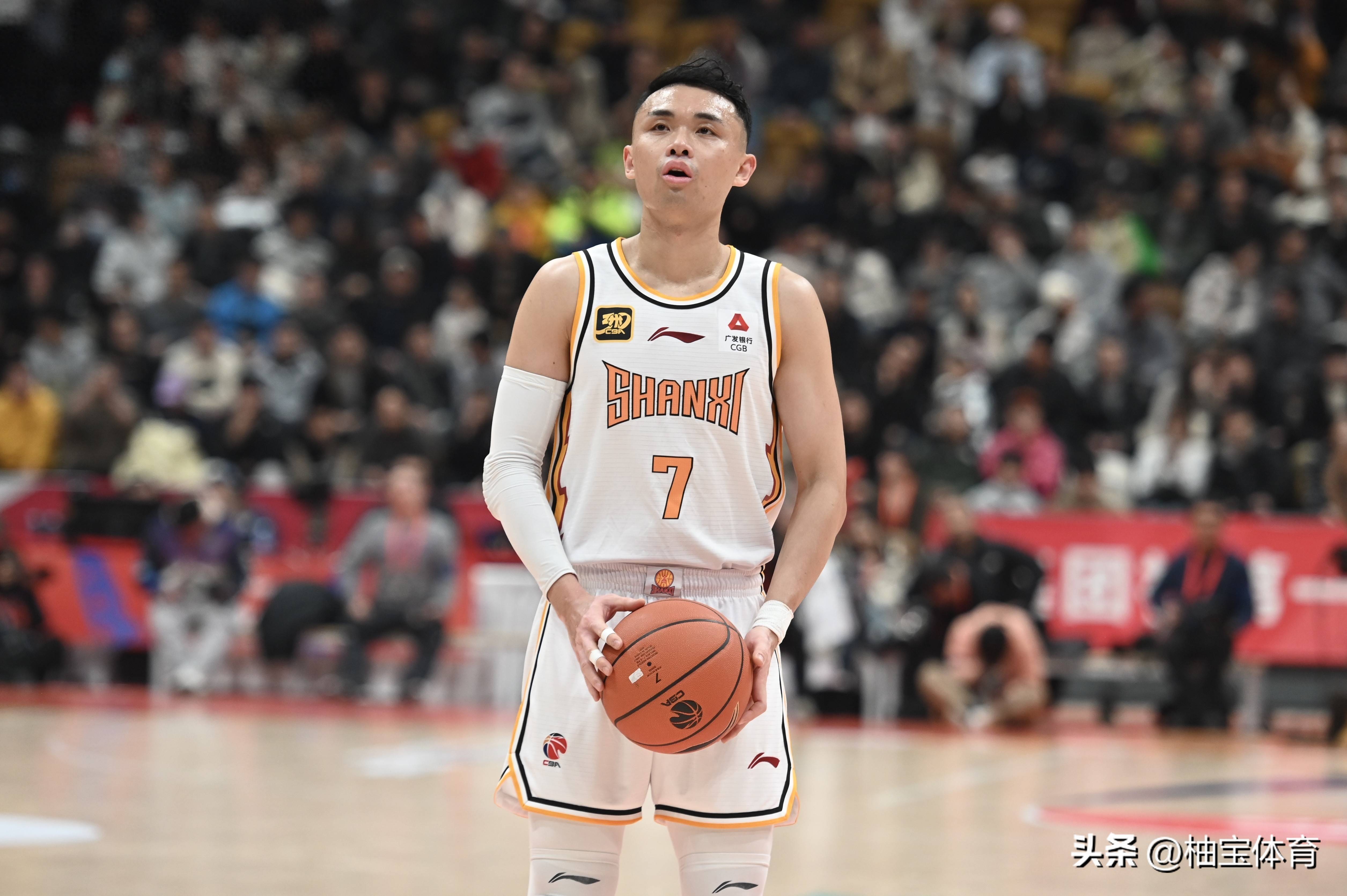 包含清晨体能课后，布莱顿回应争议备战CBA季后赛，质疑声仍在，纪律约束更严格的词条