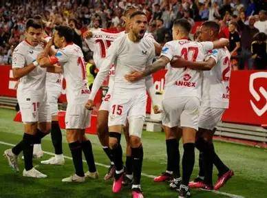 中超国际比赛日再迎强敌;比利亚雷亚尔遗憾出局;主帅态度——赛场秩序良好;更衣室氛围转暖的简单介绍 中超国际比赛日再迎强敌;比利亚雷亚尔遗憾出局;主帅态度——赛场秩序良好;更衣室氛围转暖的简单介绍