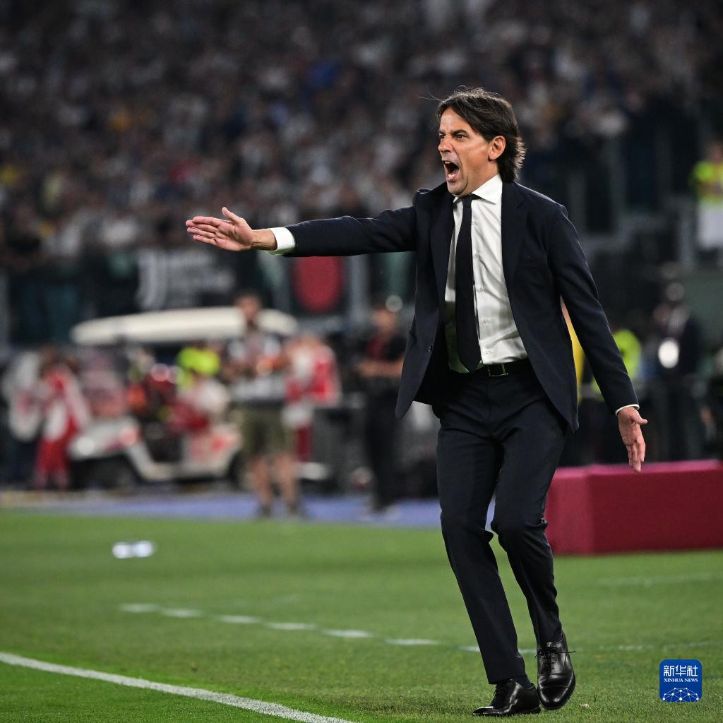 法兰克福训练开放日，国际比赛日强势反弹引欢呼，意大利杯在即，年轻球员得到机会的简单介绍