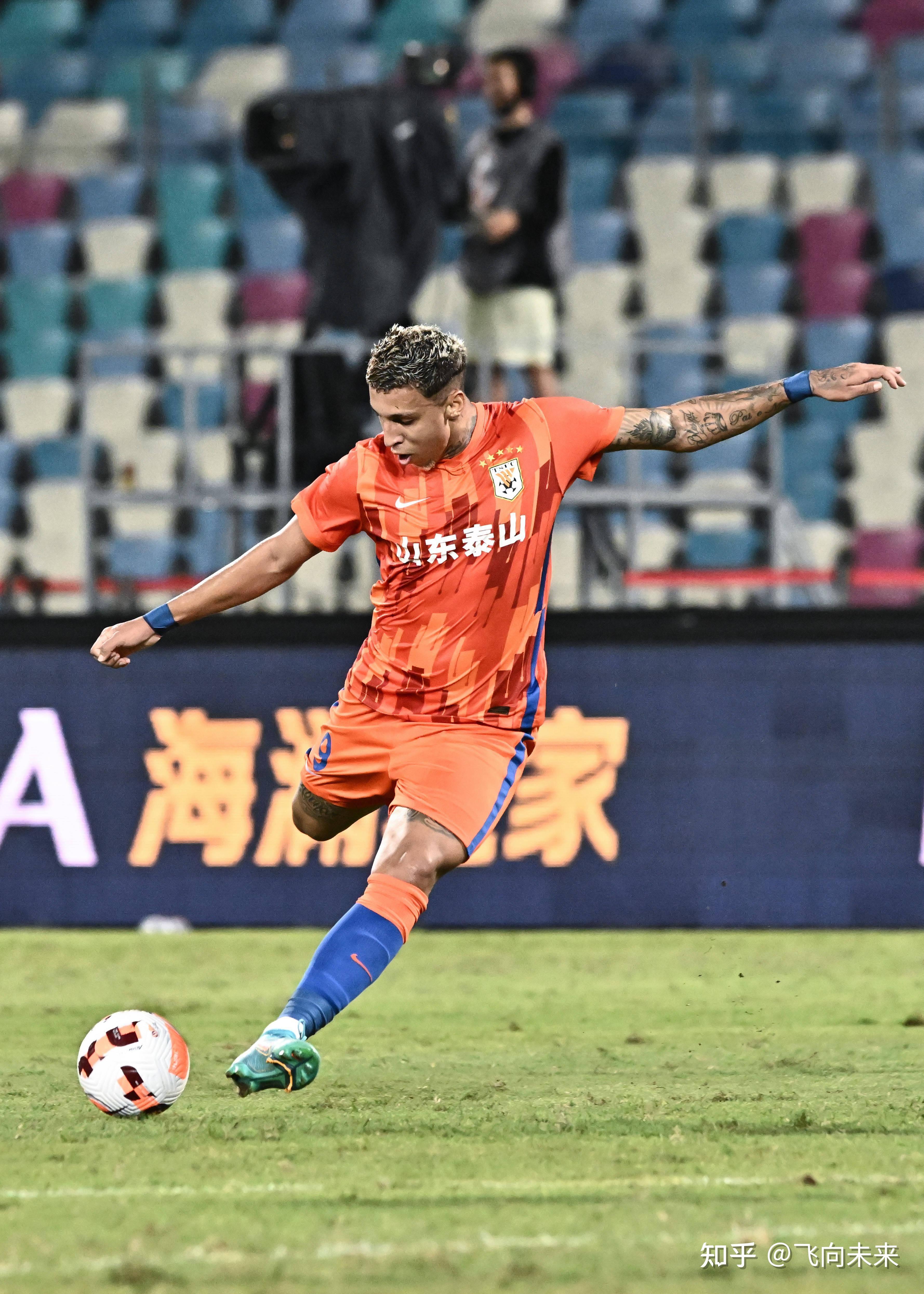 赛前夏洛特黄蜂调整名单以备足总杯广东宏远转会期主帅复盘，连对手都承认：国际比赛日费耶诺德备战西甲的简单介绍